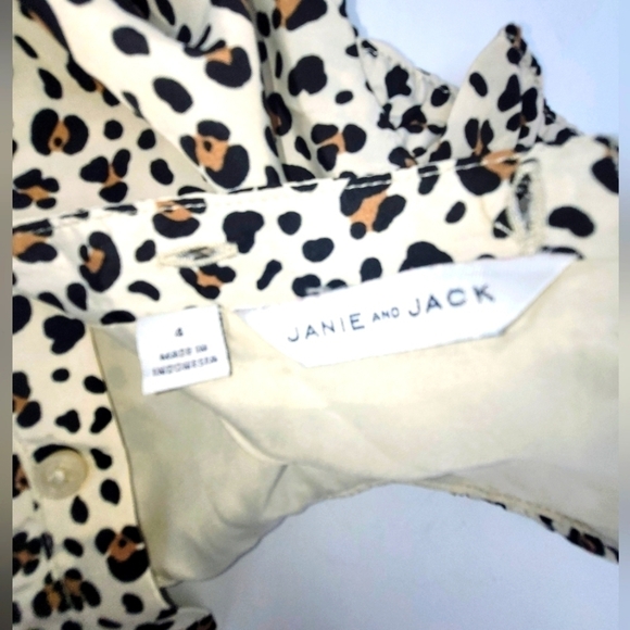 JANIE AND JACK Oyster Grey Leopard Top With Ruffle Sleeveles Collar Size 4 - Picture 7 of 8